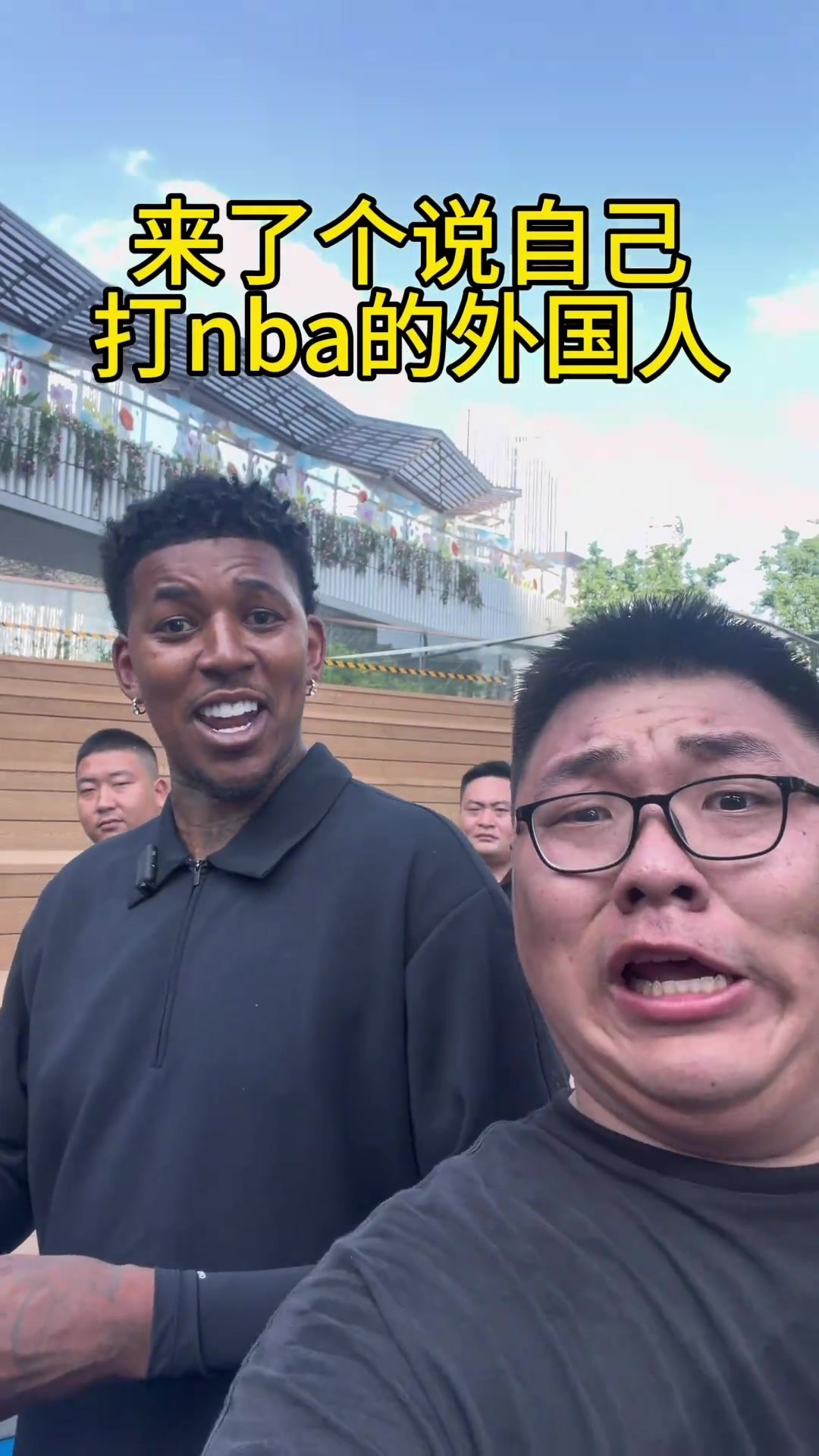 他都不给科比传球，给你传了一个！😭